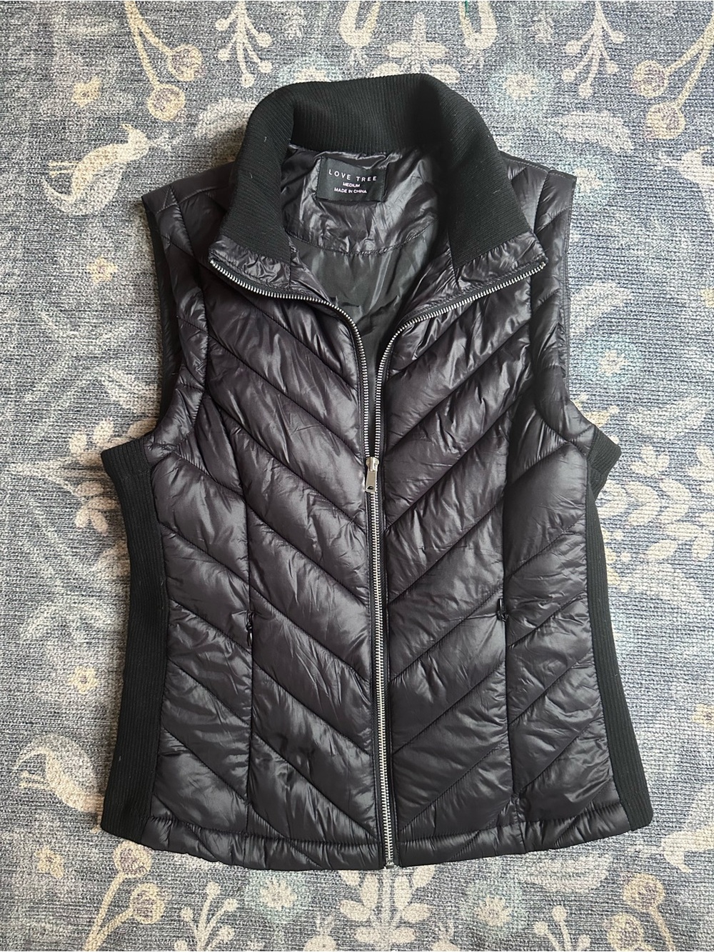 Love Tree Quilted Black Insulated Vest with Ribbed Panels size M